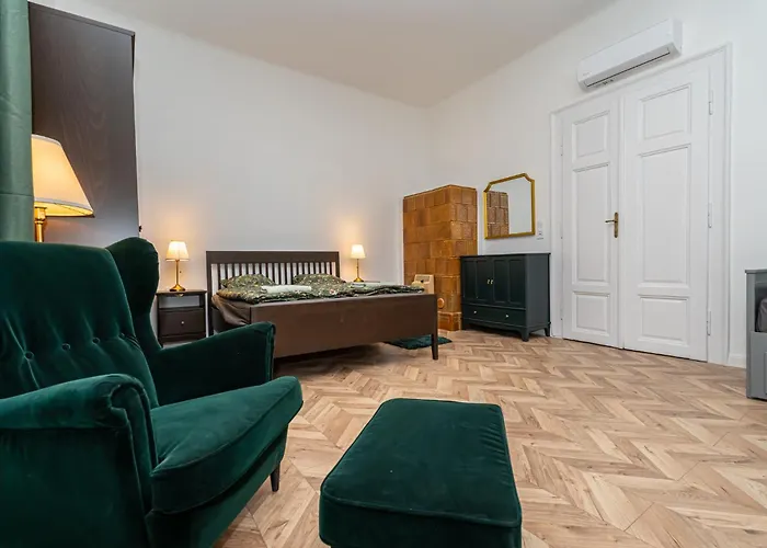 Gozsdu Court Pollack