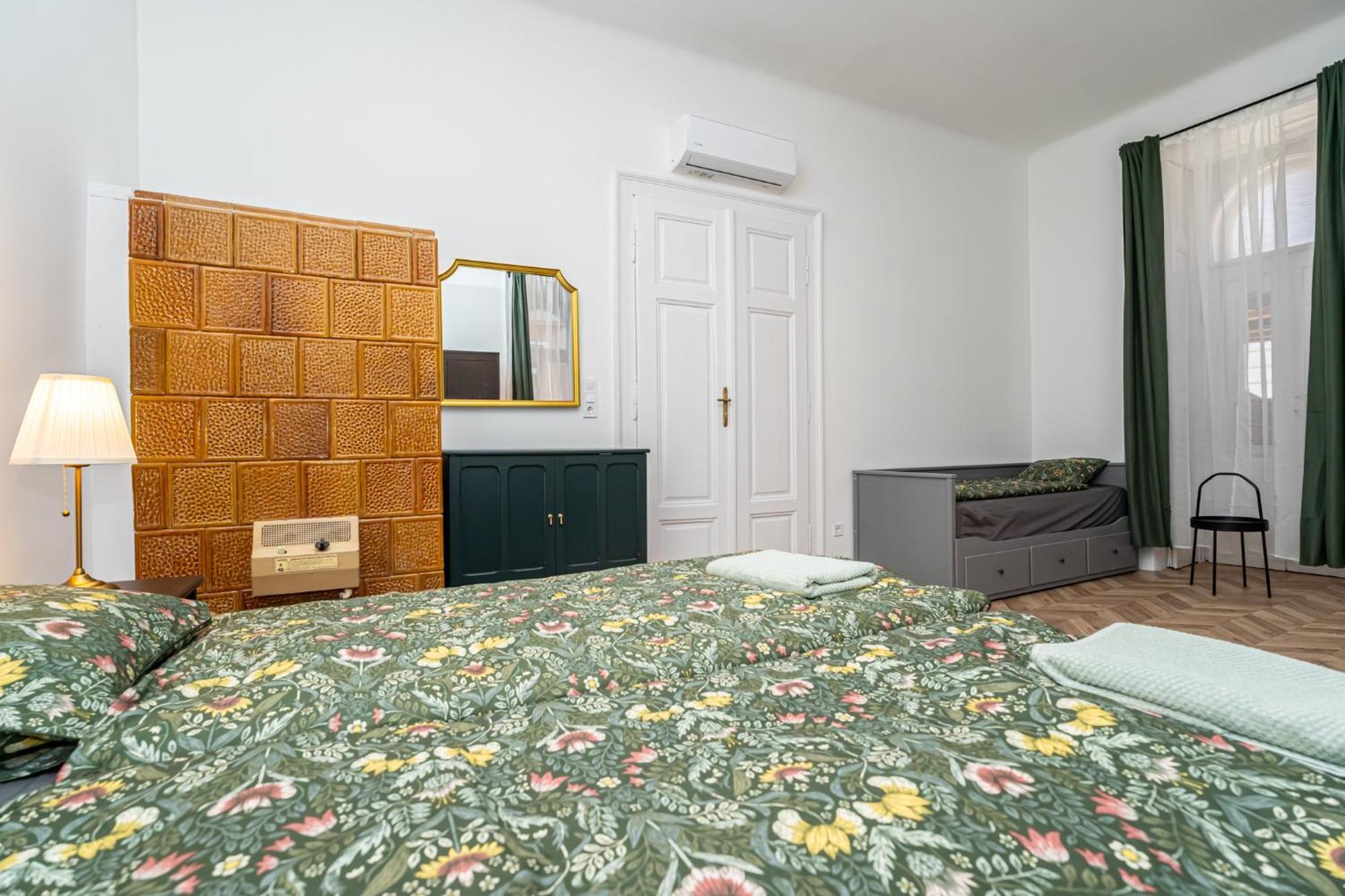 Gozsdu Court Pollack Apartament Budapesta