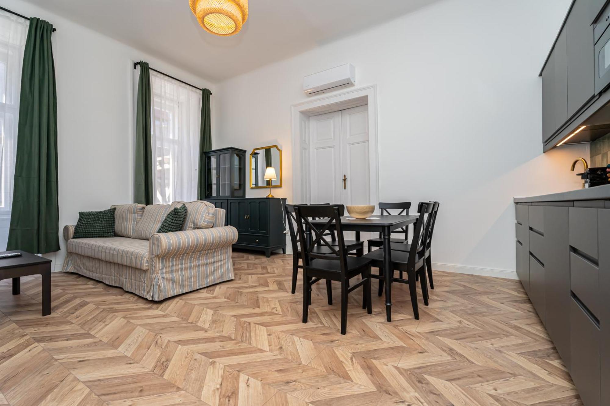 Gozsdu Court Pollack Apartament