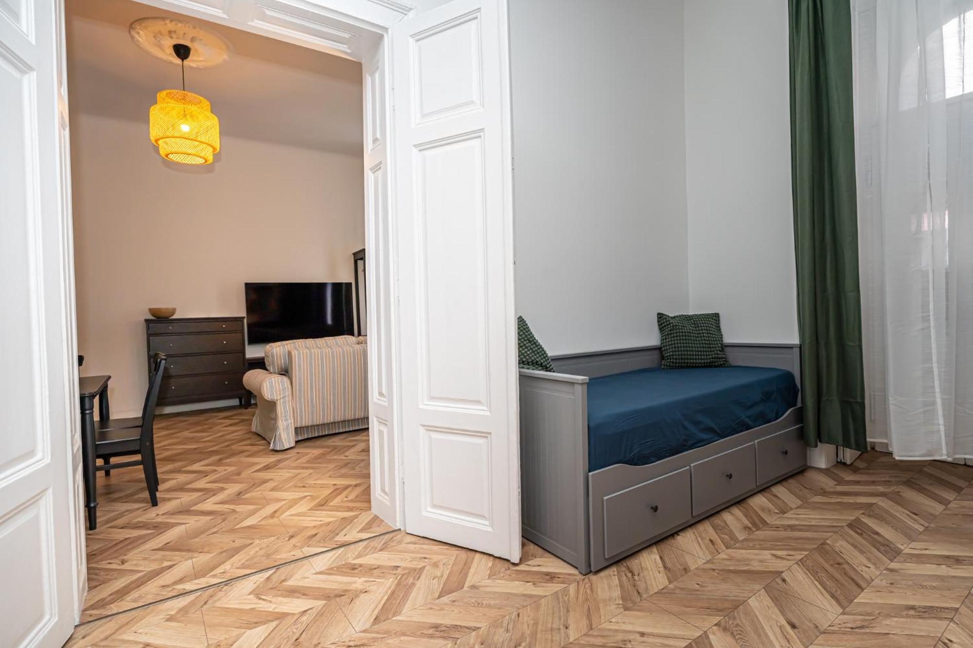 Gozsdu Court Pollack Apartament *