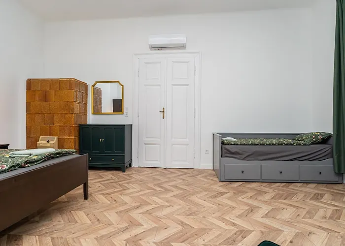 Gozsdu Court Pollack