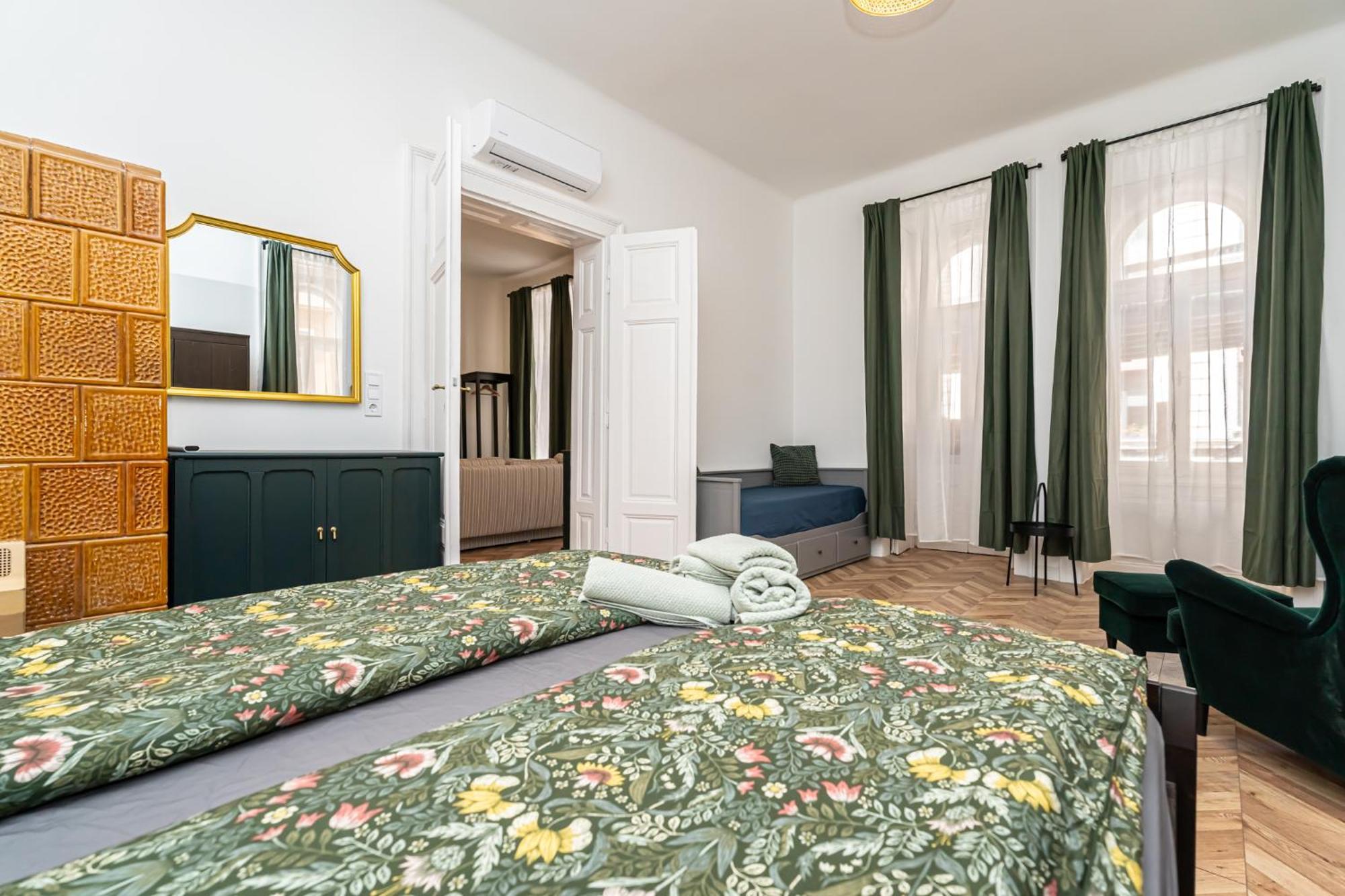 Gozsdu Court Pollack Apartmán