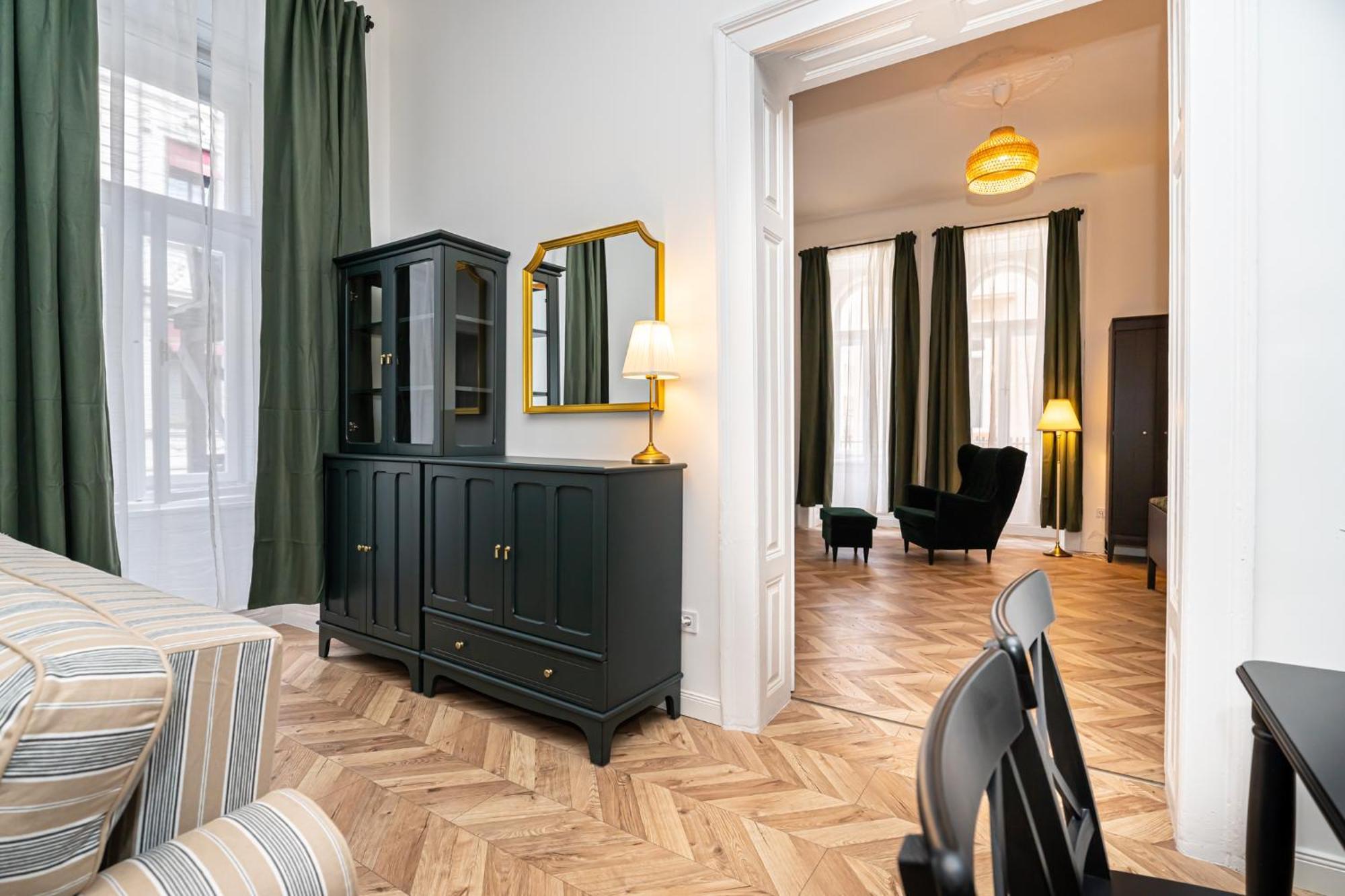 Gozsdu Court Pollack Apartmán
